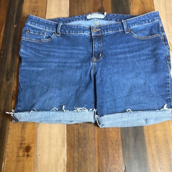 TORRID Denim shorts Sz 20R - Picture 1 of 8